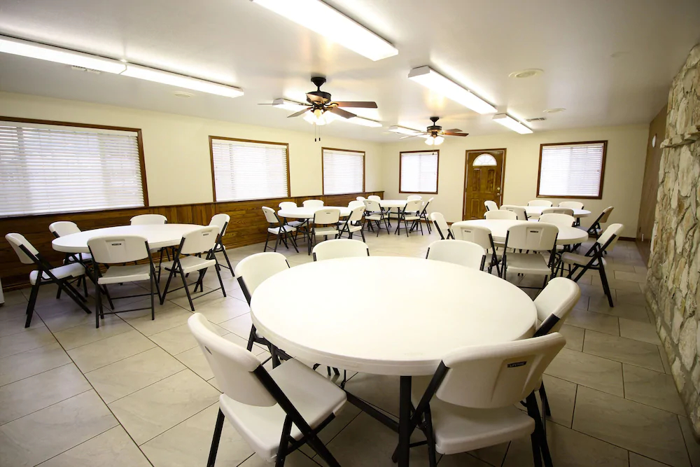 Peach Tree Inn & Suites