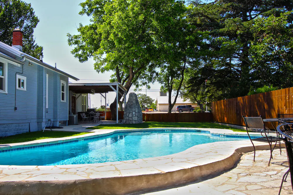 Peach Tree Inn & Suites