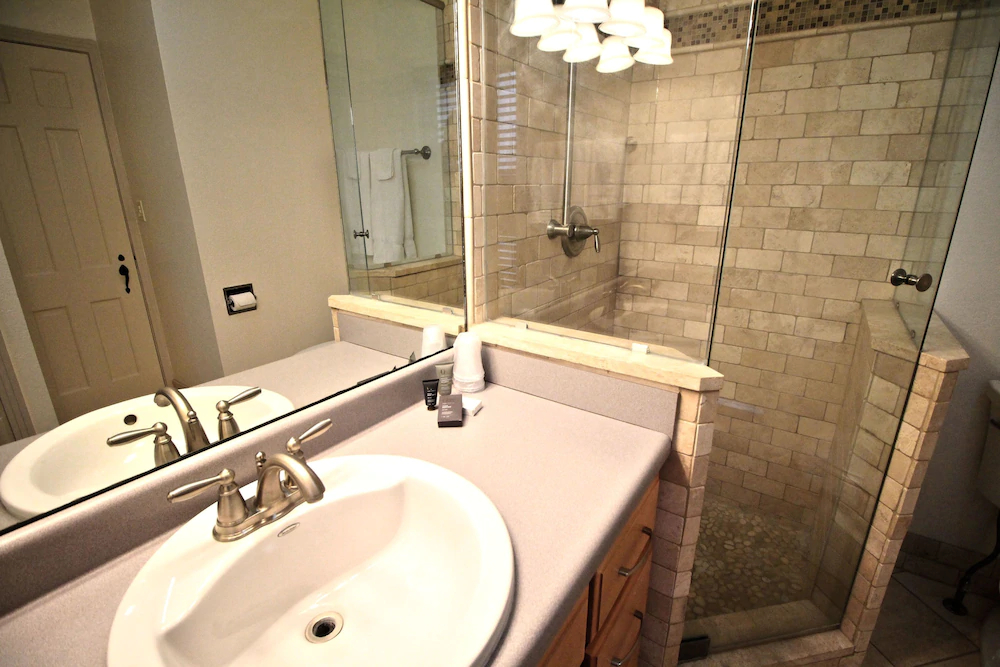Peach Tree Inn & Suites