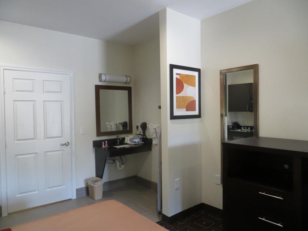 Econo Lodge Inn & Suites Houston NW-Cy-Fair