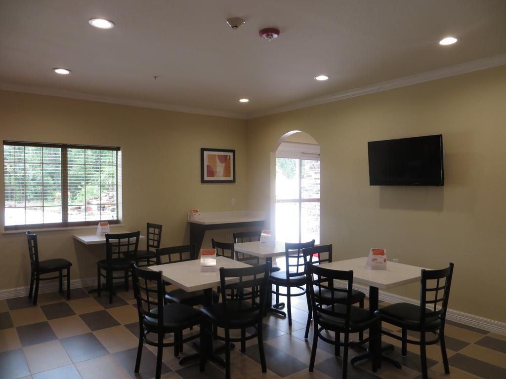 Econo Lodge Inn & Suites Houston NW-Cy-Fair