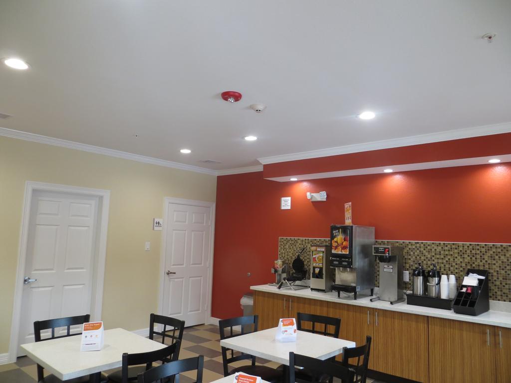 Econo Lodge Inn & Suites Houston NW-Cy-Fair