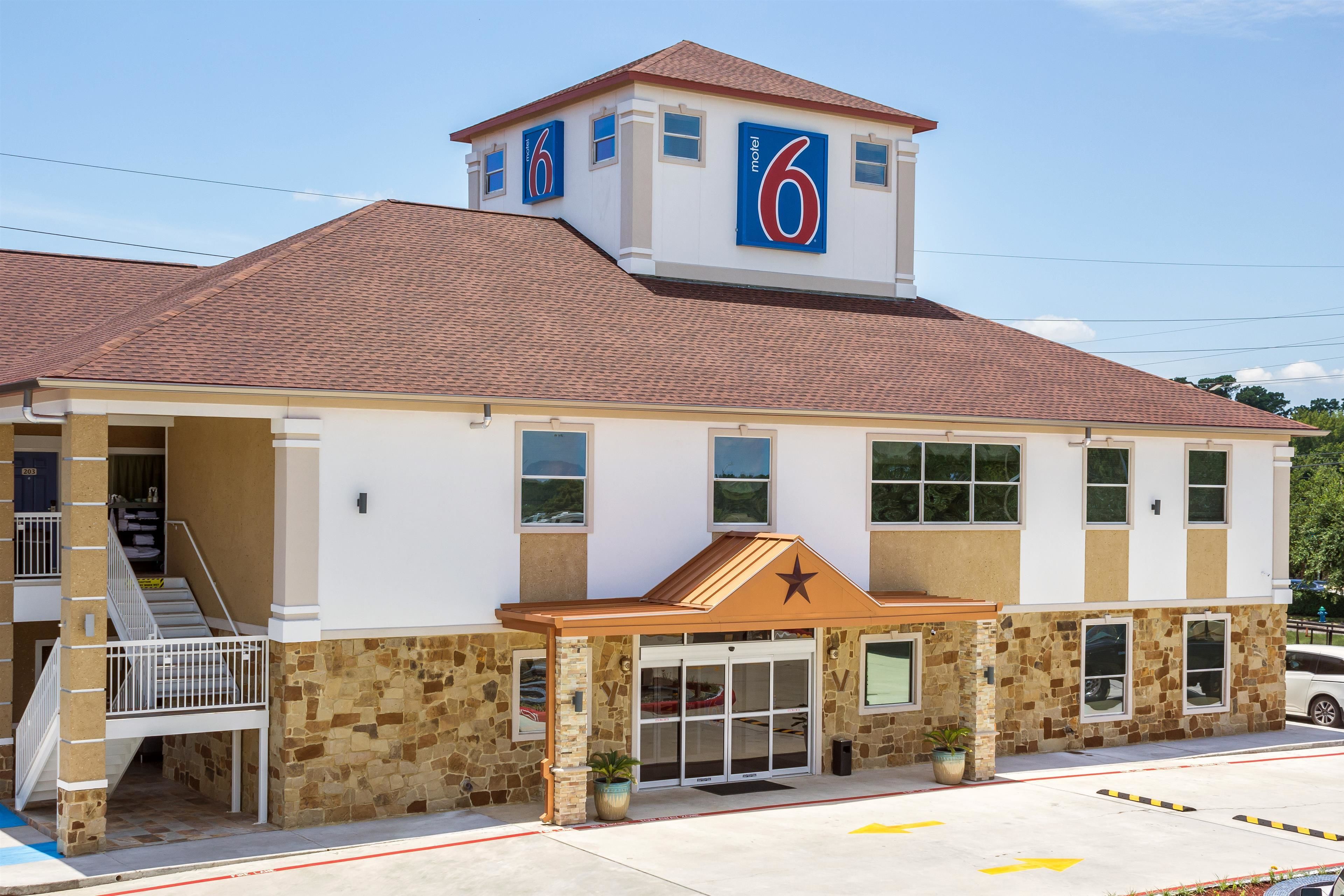 Motel 6 Houston, TX - North