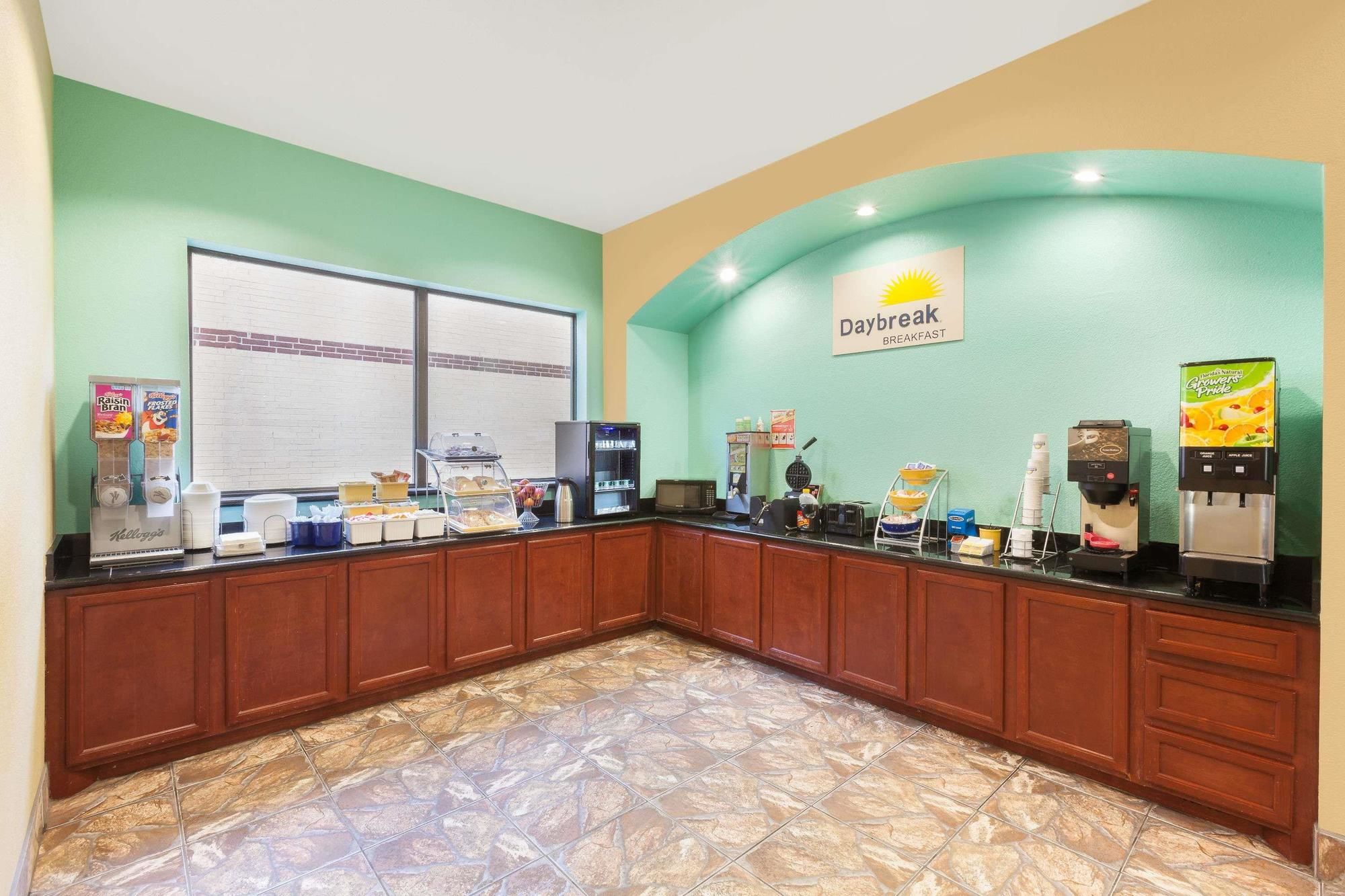 Days Inn by Wyndham Kemah