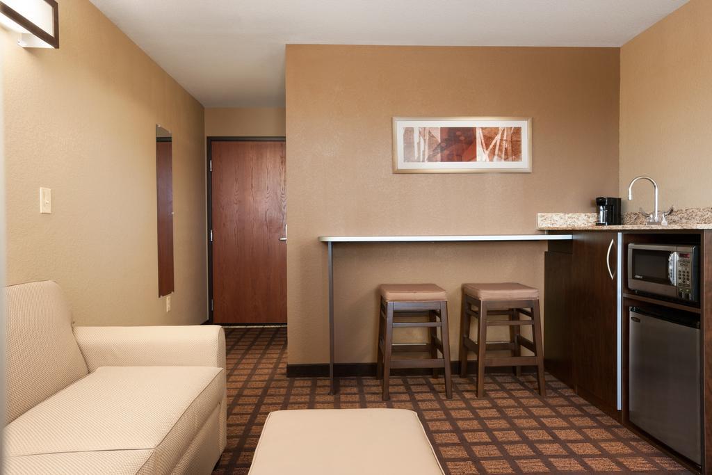 Microtel Inn & Suites by Wyndham Kenedy