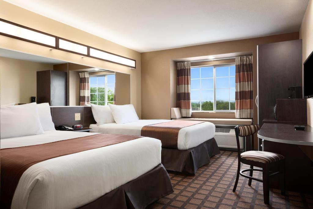 Microtel Inn & Suites by Wyndham Kenedy