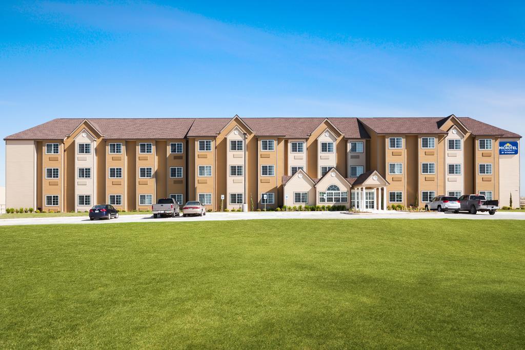 Microtel Inn & Suites by Wyndham Kenedy