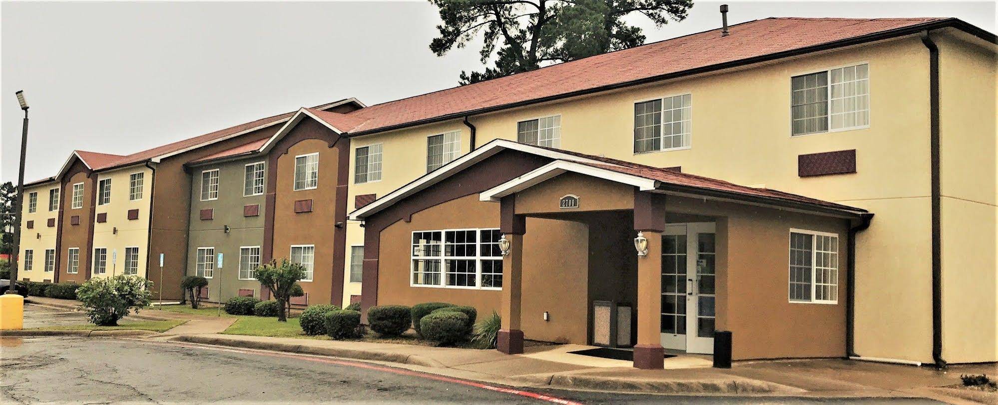 HomeTown Inn & Suites