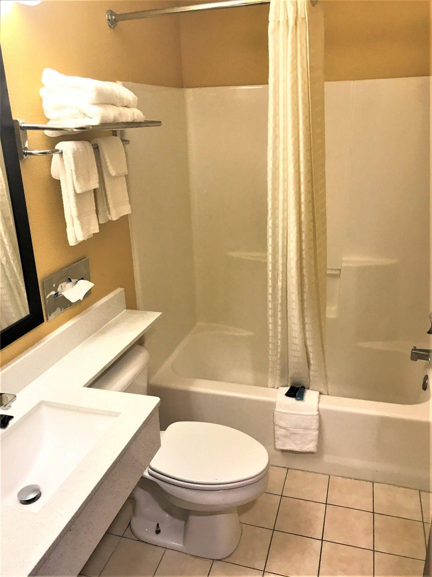 HomeTown Inn & Suites