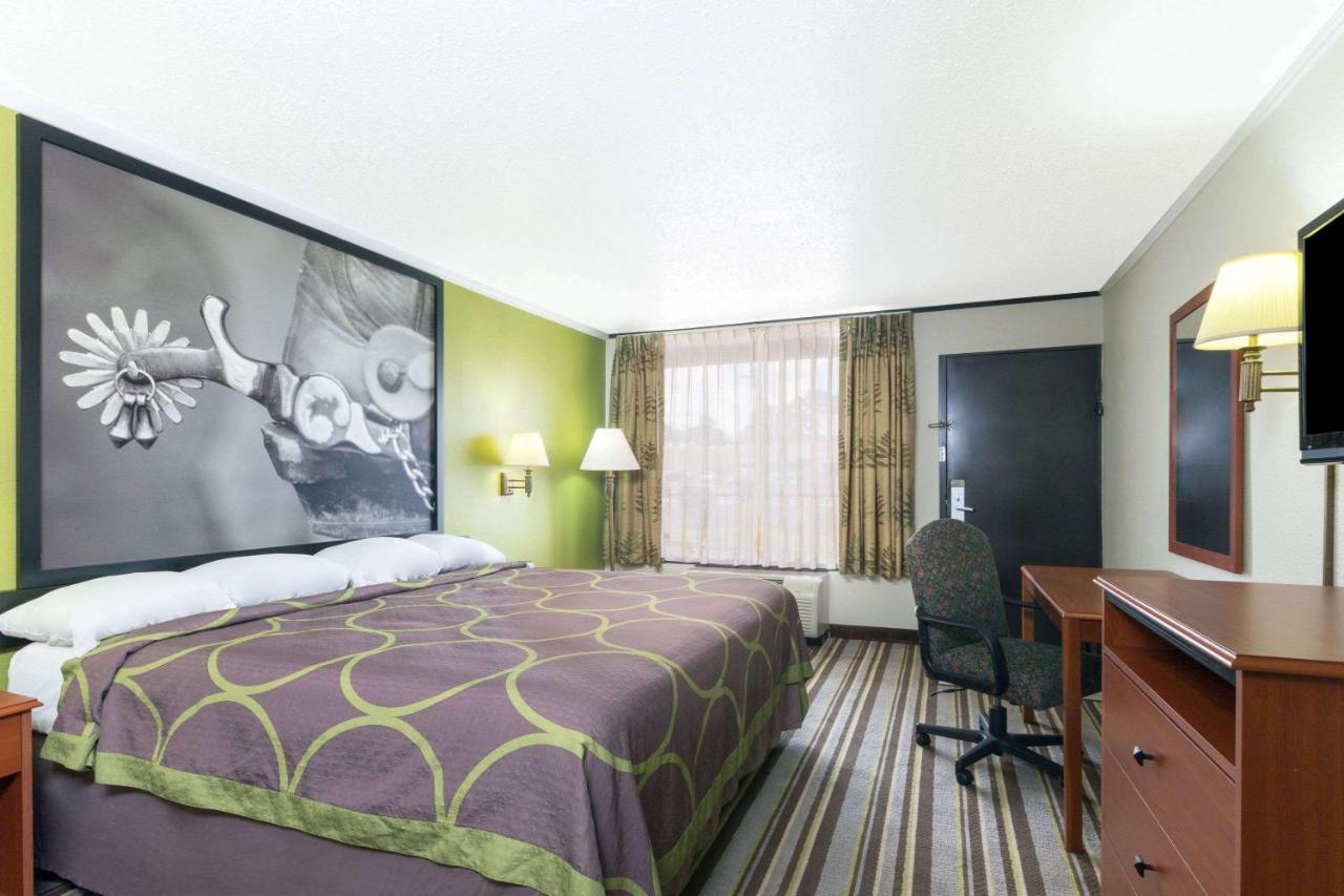 Super 8 by Wyndham Longview/North