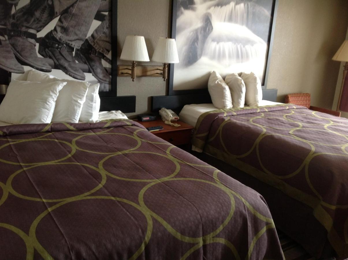Super 8 by Wyndham Longview/North