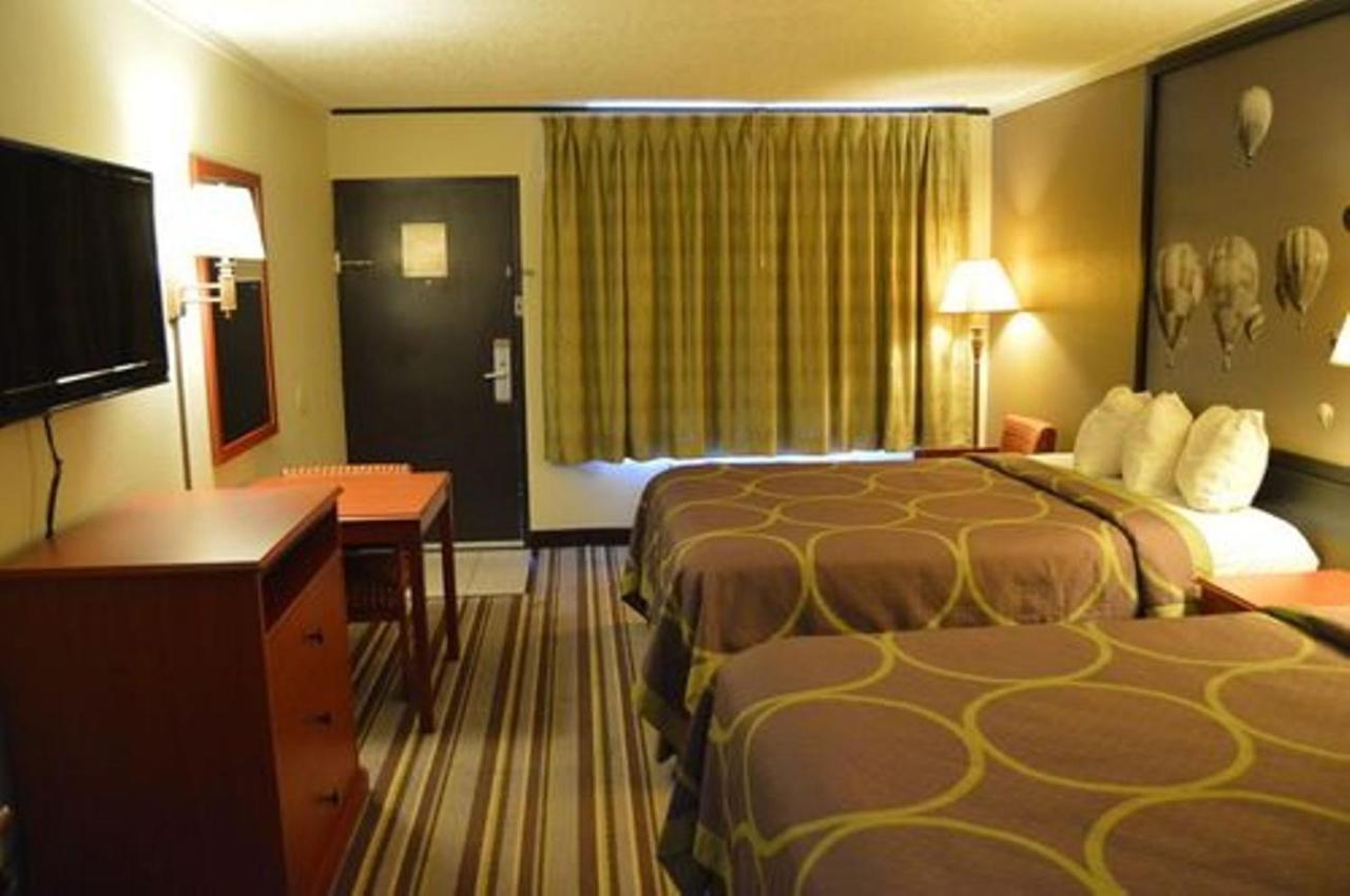 Super 8 by Wyndham Longview/North