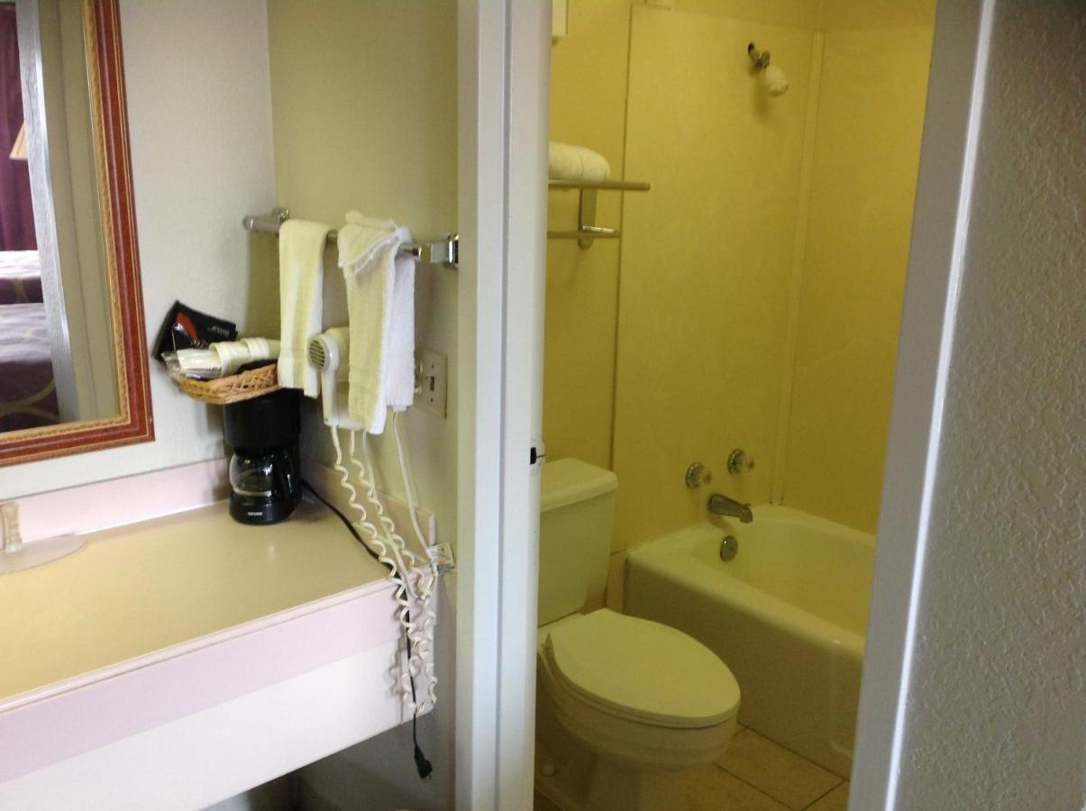 Super 8 by Wyndham Longview/North