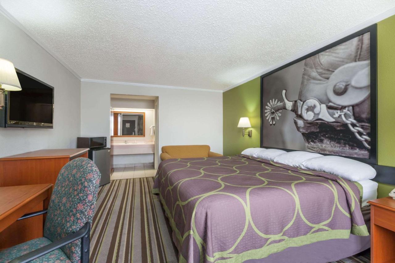 Super 8 by Wyndham Longview/North