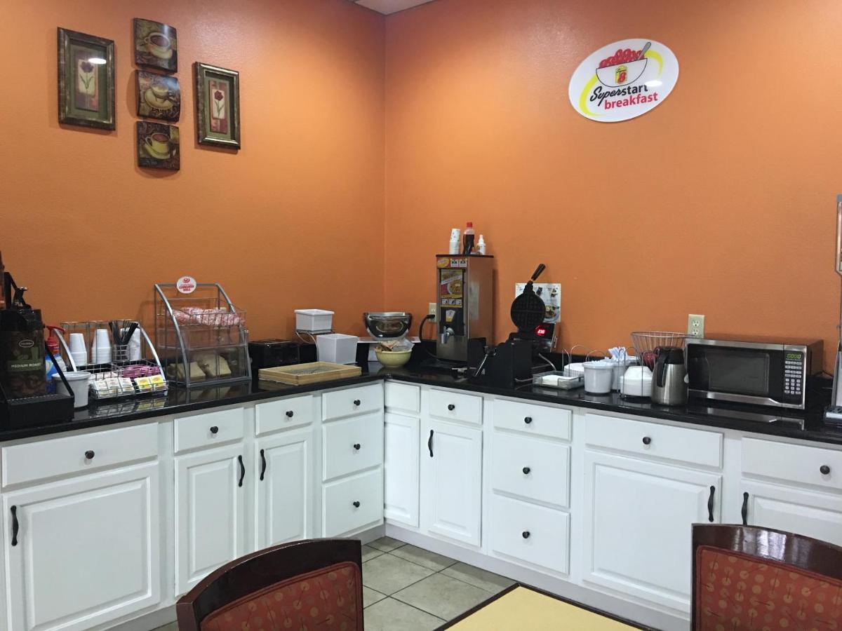 Super 8 by Wyndham Longview/North