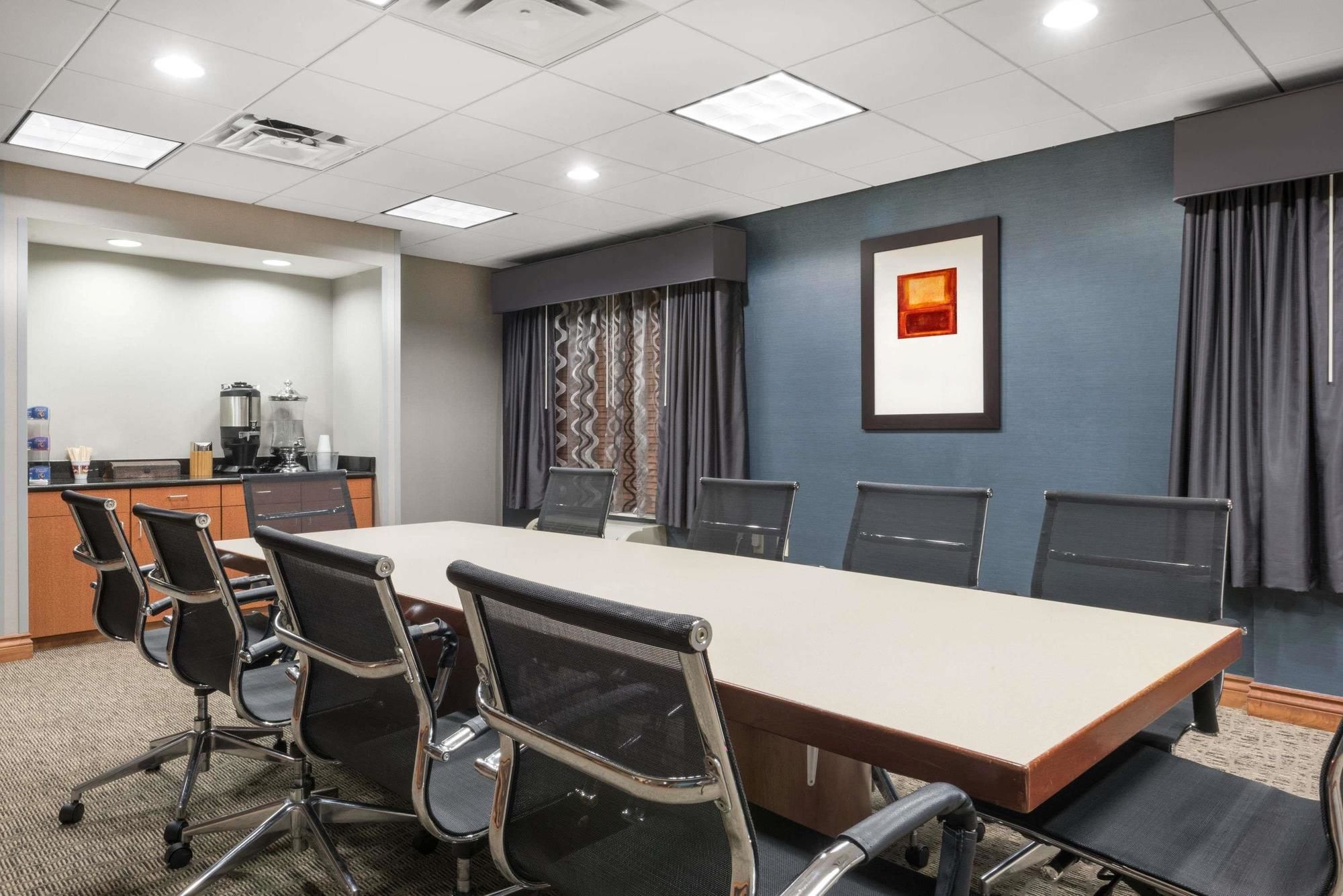 Holiday Inn Express & Suites Longview North
