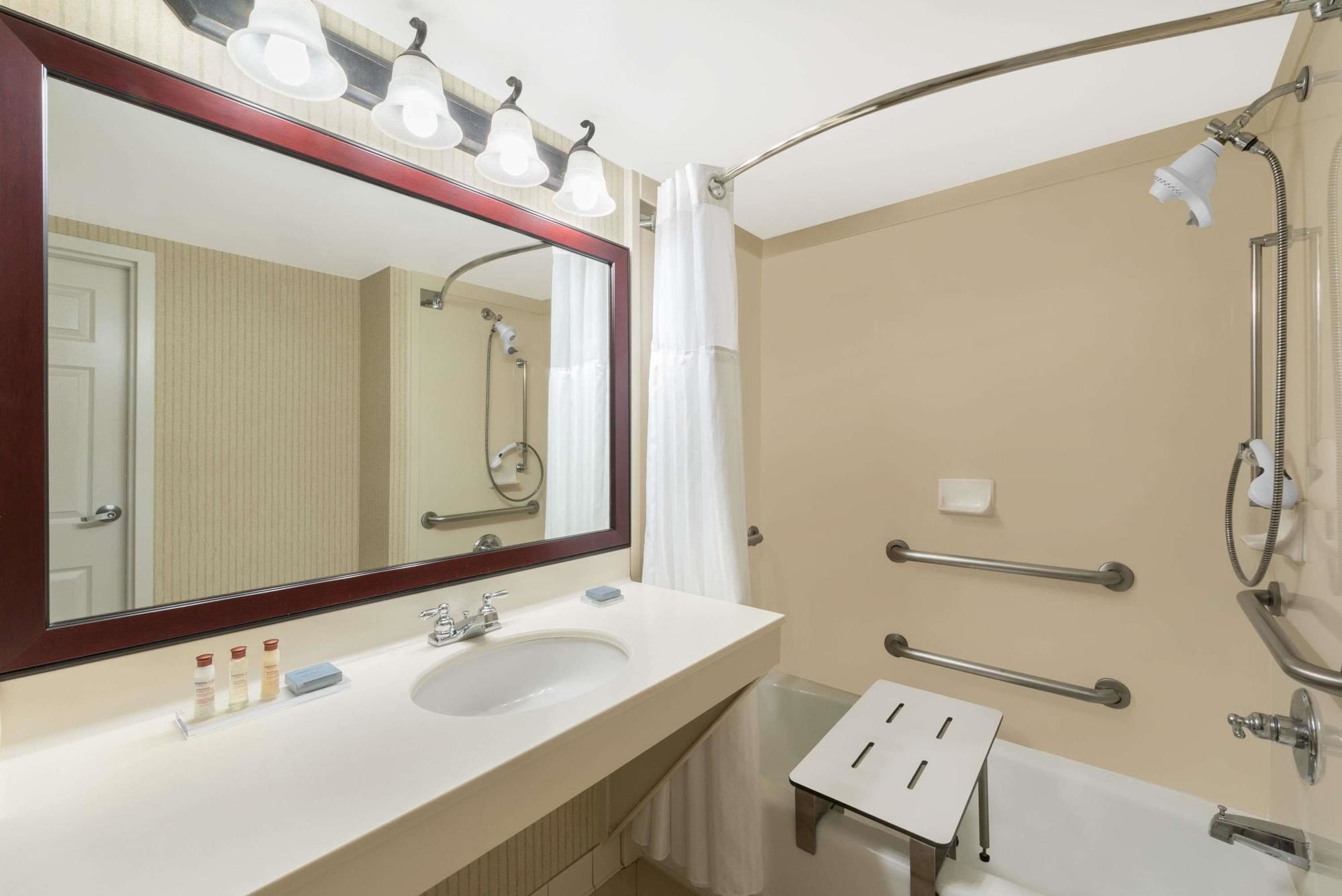 Holiday Inn Express & Suites Longview North
