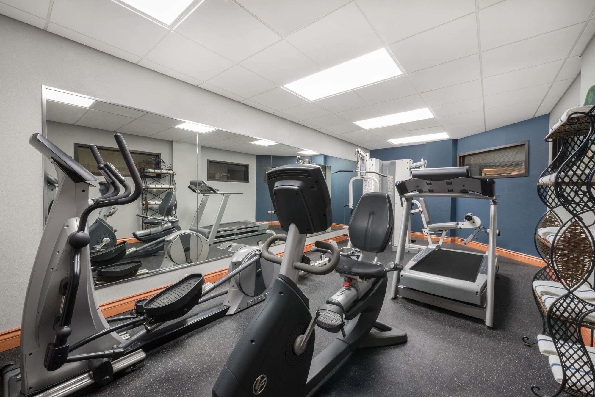 Holiday Inn Express & Suites Longview North