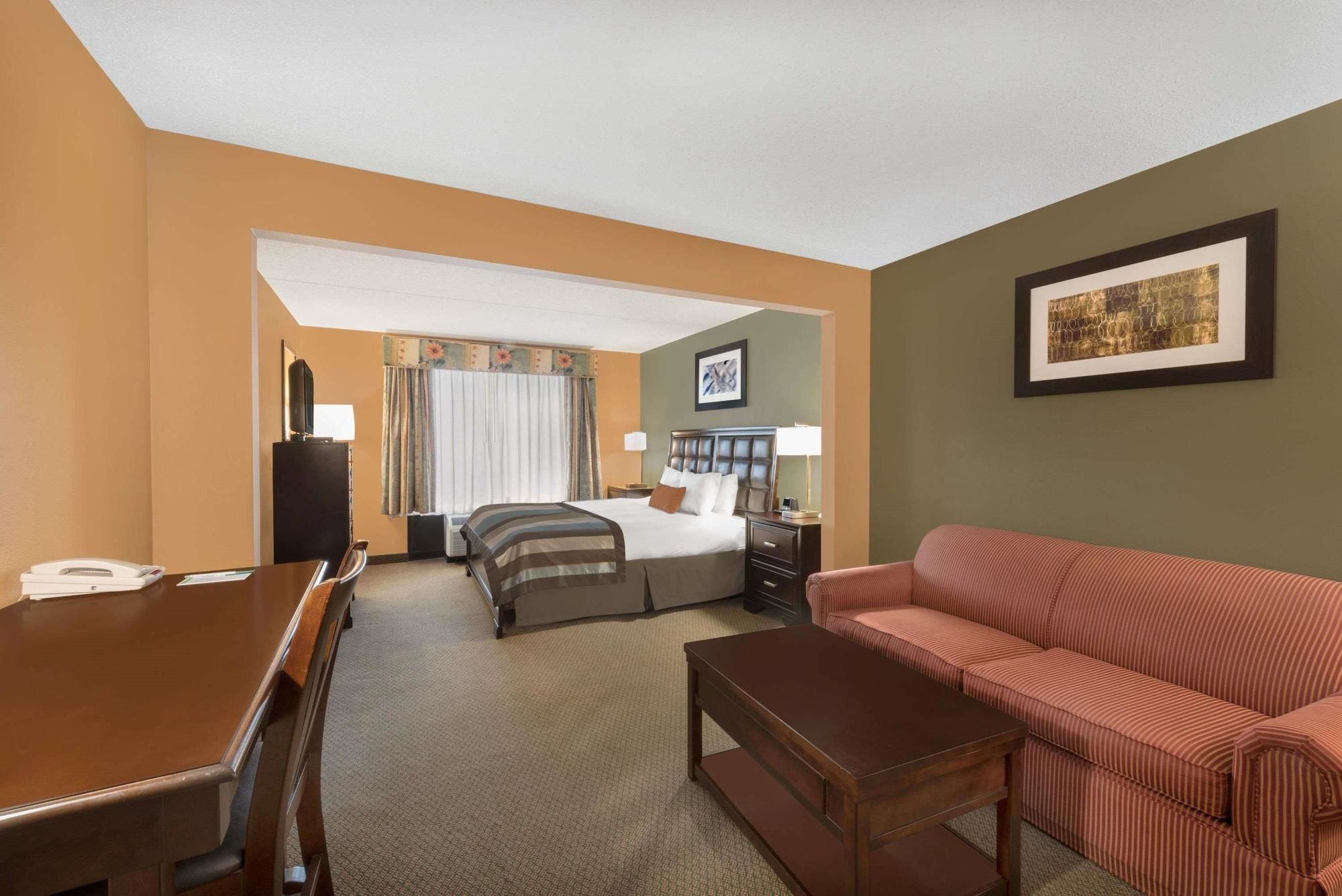 Holiday Inn Express & Suites Longview North