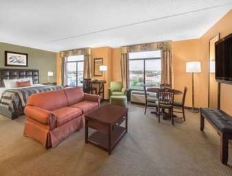Holiday Inn Express & Suites Longview North