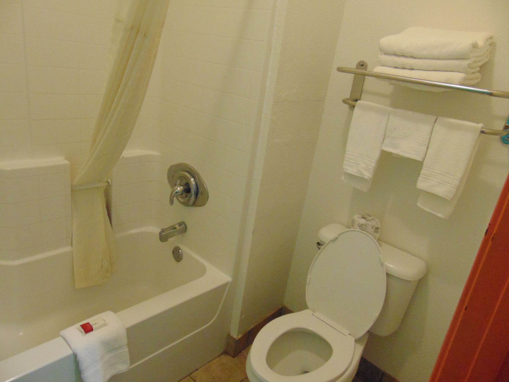 Howard Johnson by Wyndham Lubbock TX
