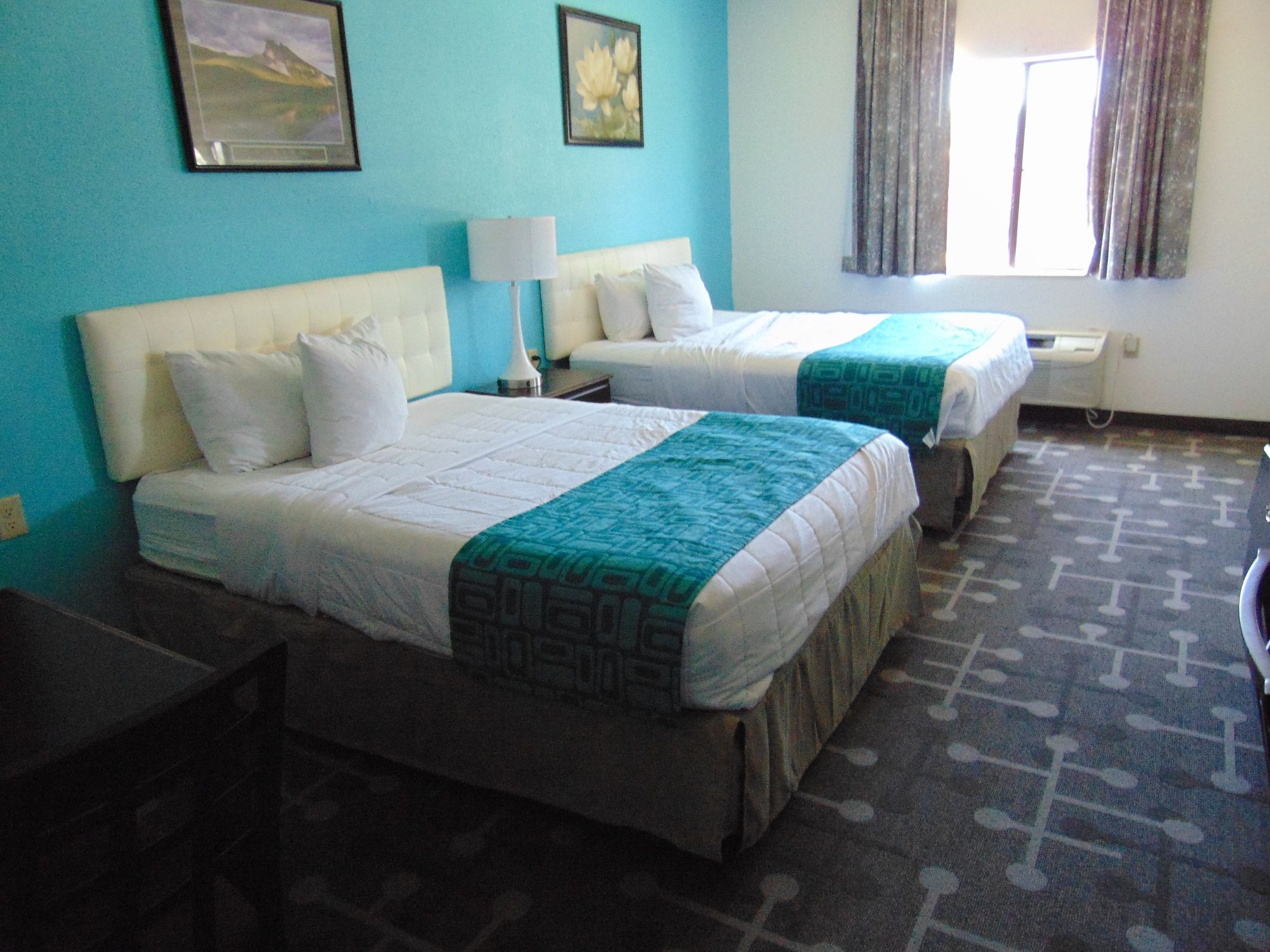 Howard Johnson by Wyndham Lubbock TX