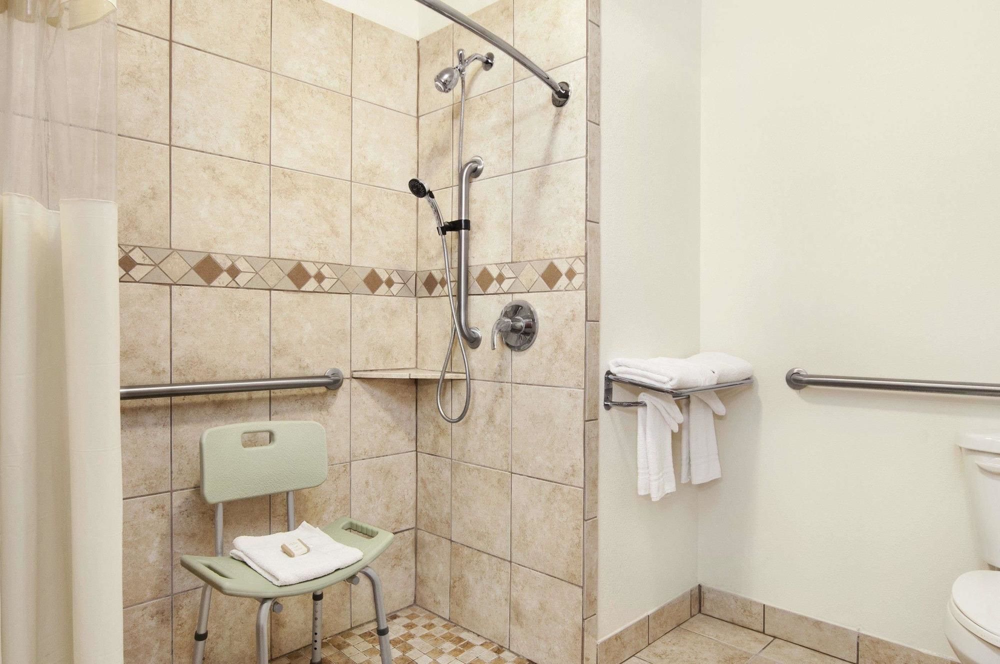 Howard Johnson by Wyndham Lubbock TX