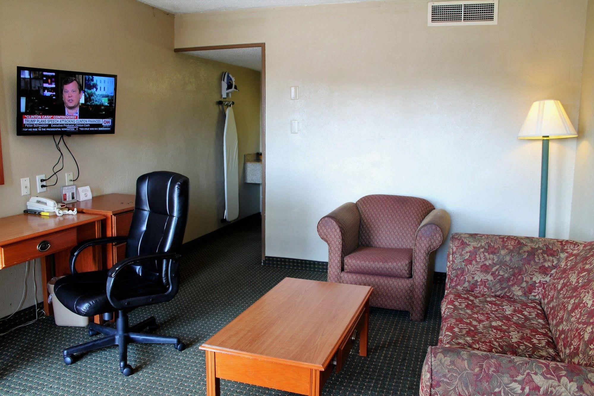 Continental Inn & Suites