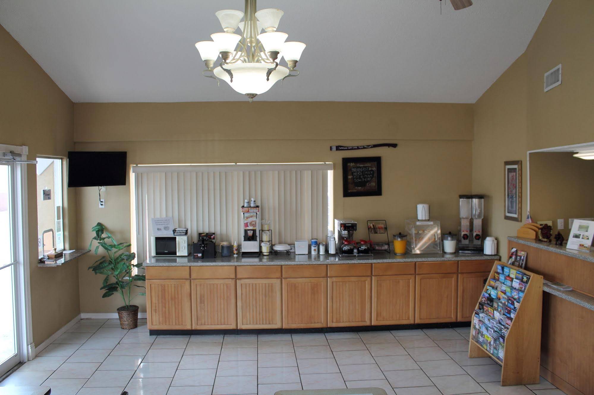 Continental Inn & Suites