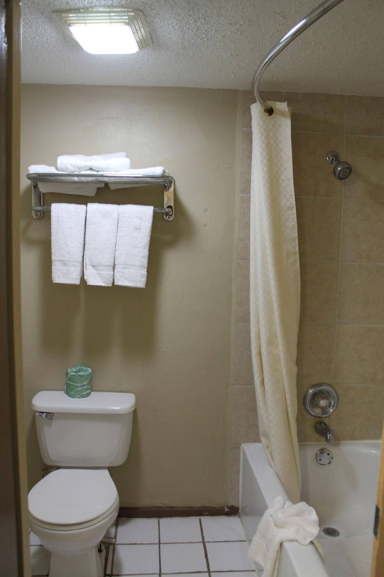 Continental Inn & Suites