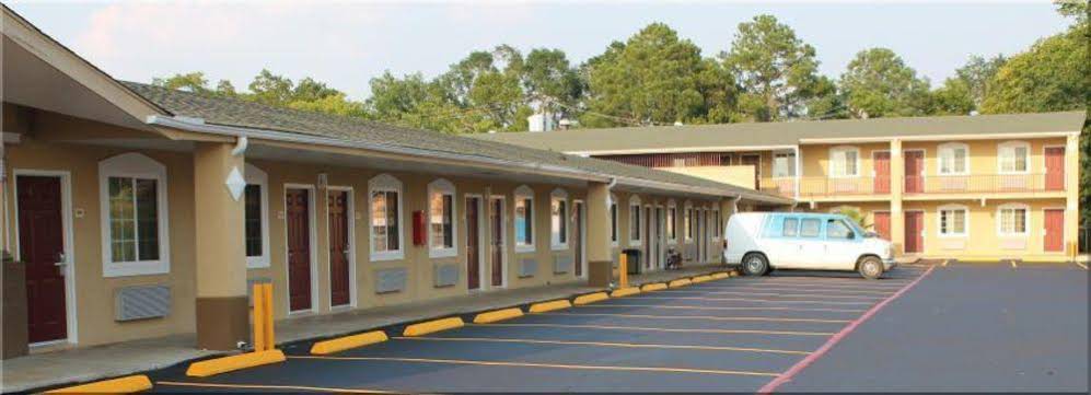 Continental Inn & Suites