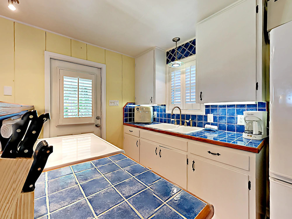 Breezy Cottage by RedAwning