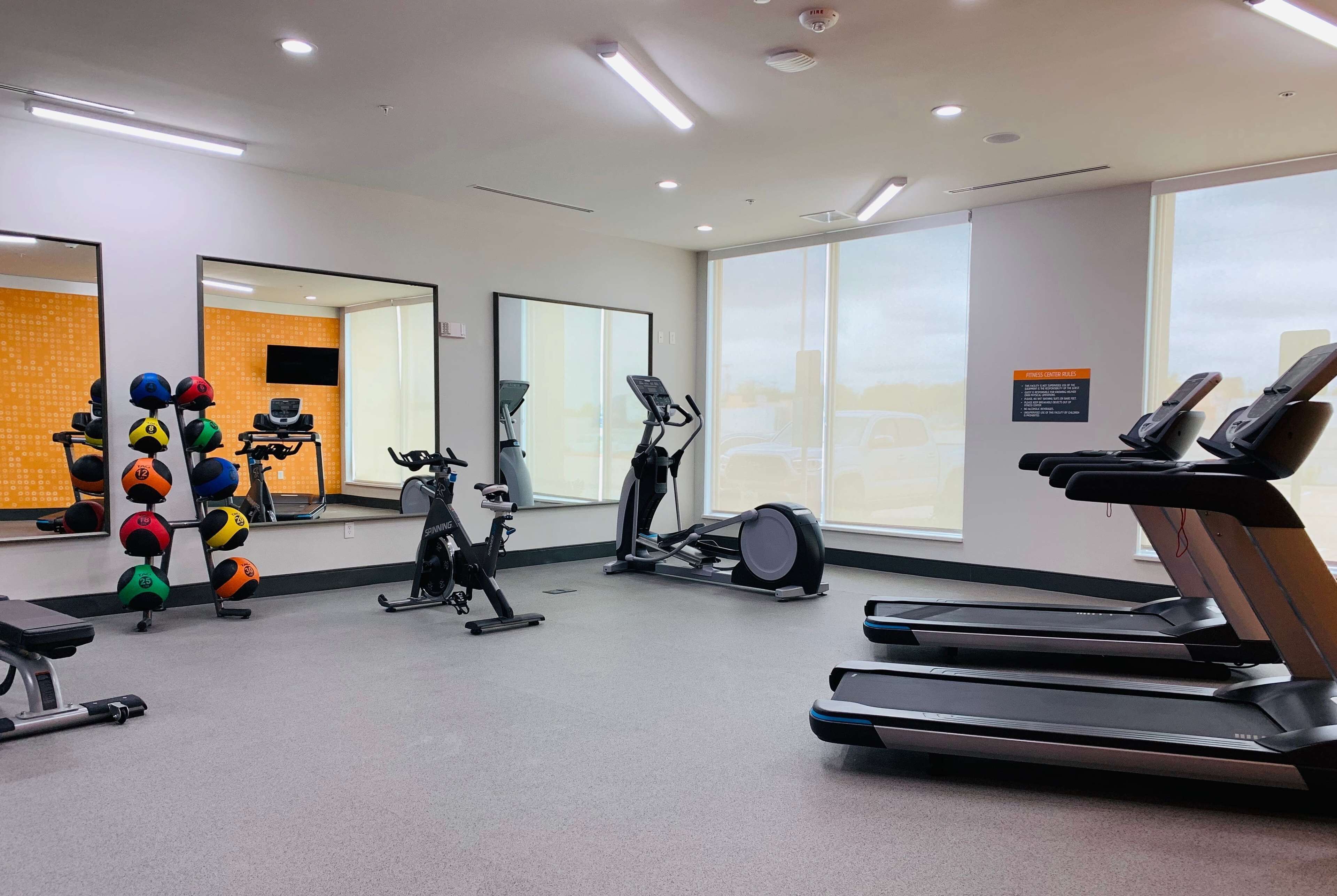 La Quinta Inn & Suites by Wyndham-Red Oak TX IH-35E
