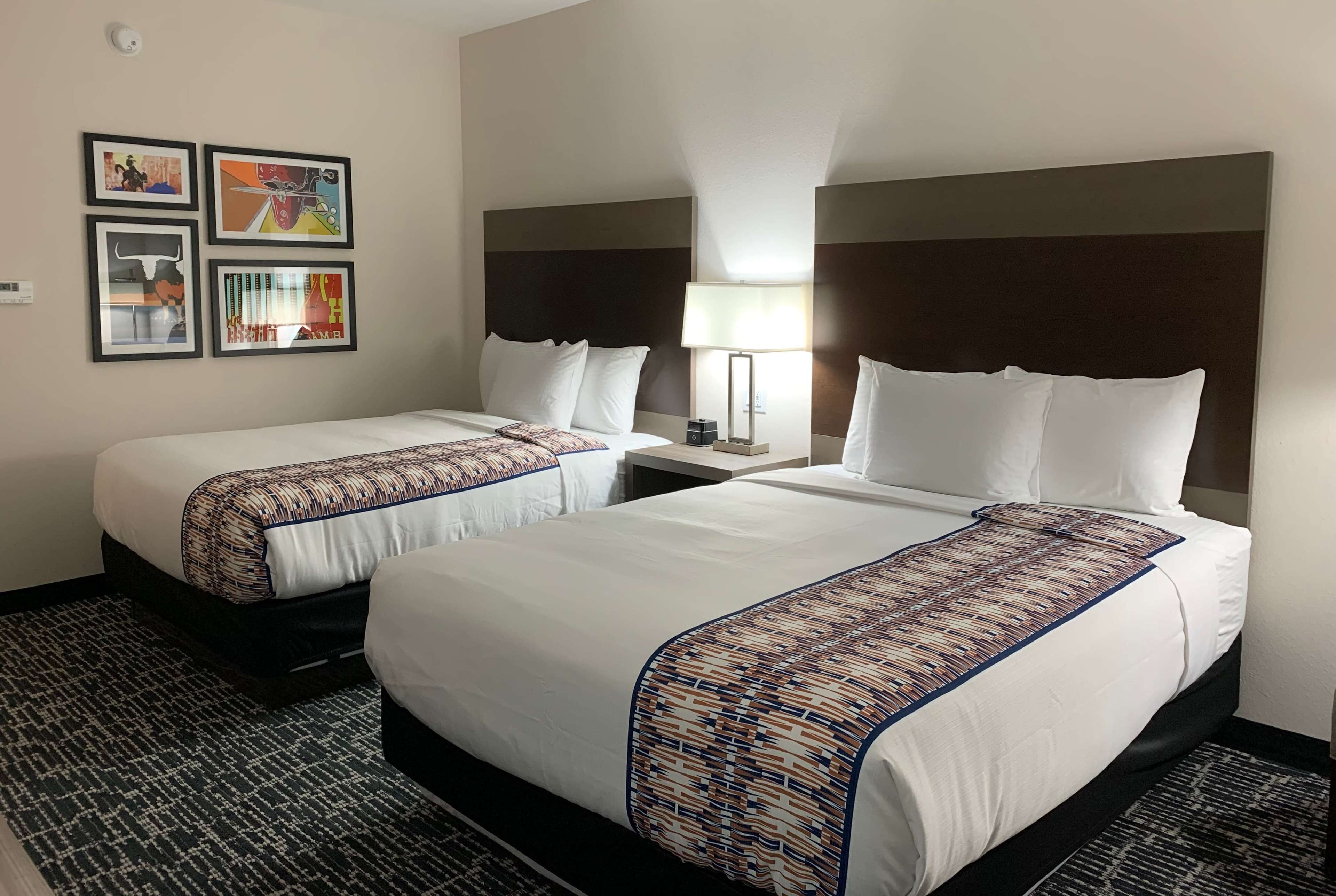 La Quinta Inn & Suites by Wyndham-Red Oak TX IH-35E