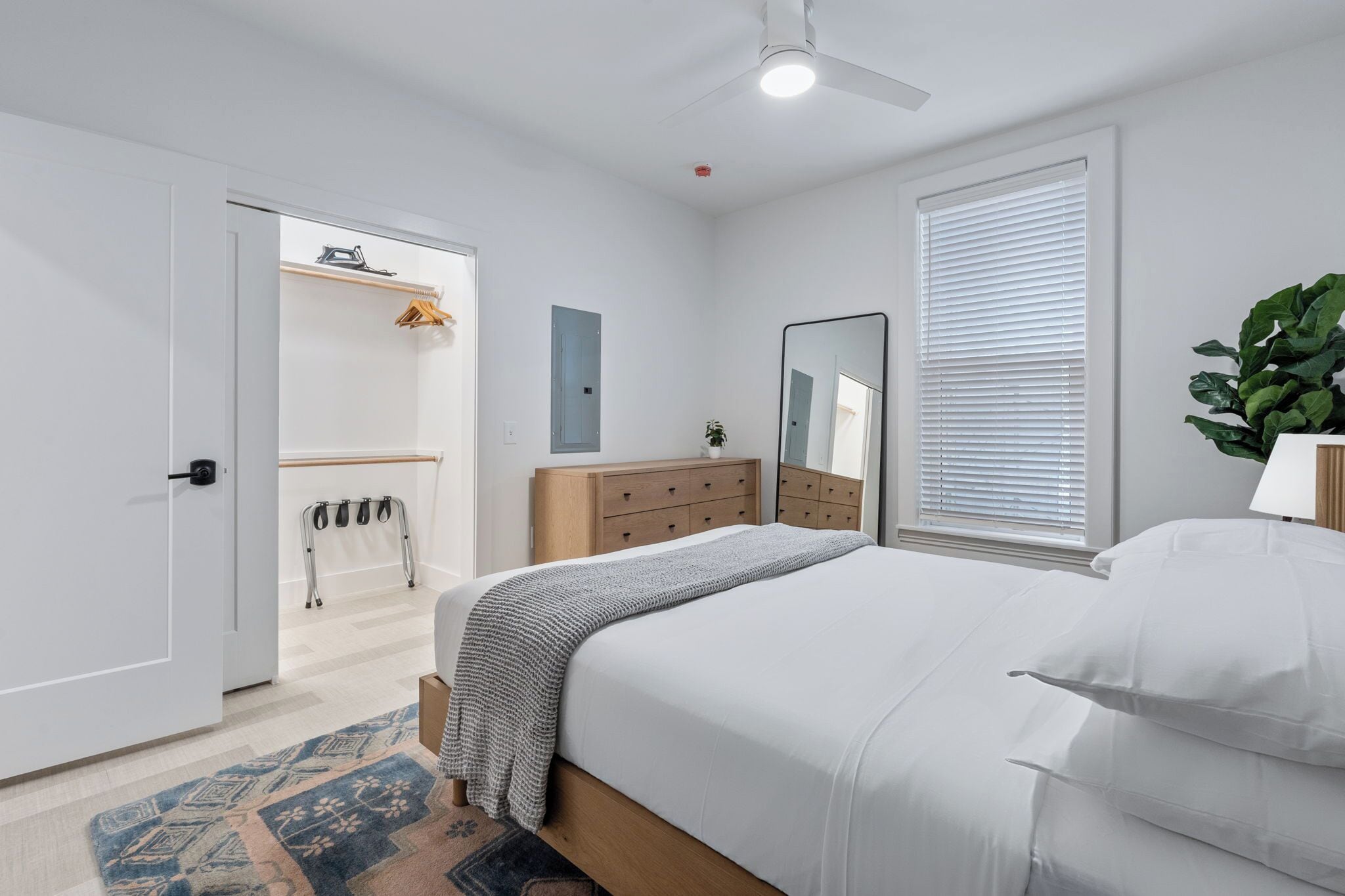 The Continental, powered by Placemakr - Downtown - Market Square