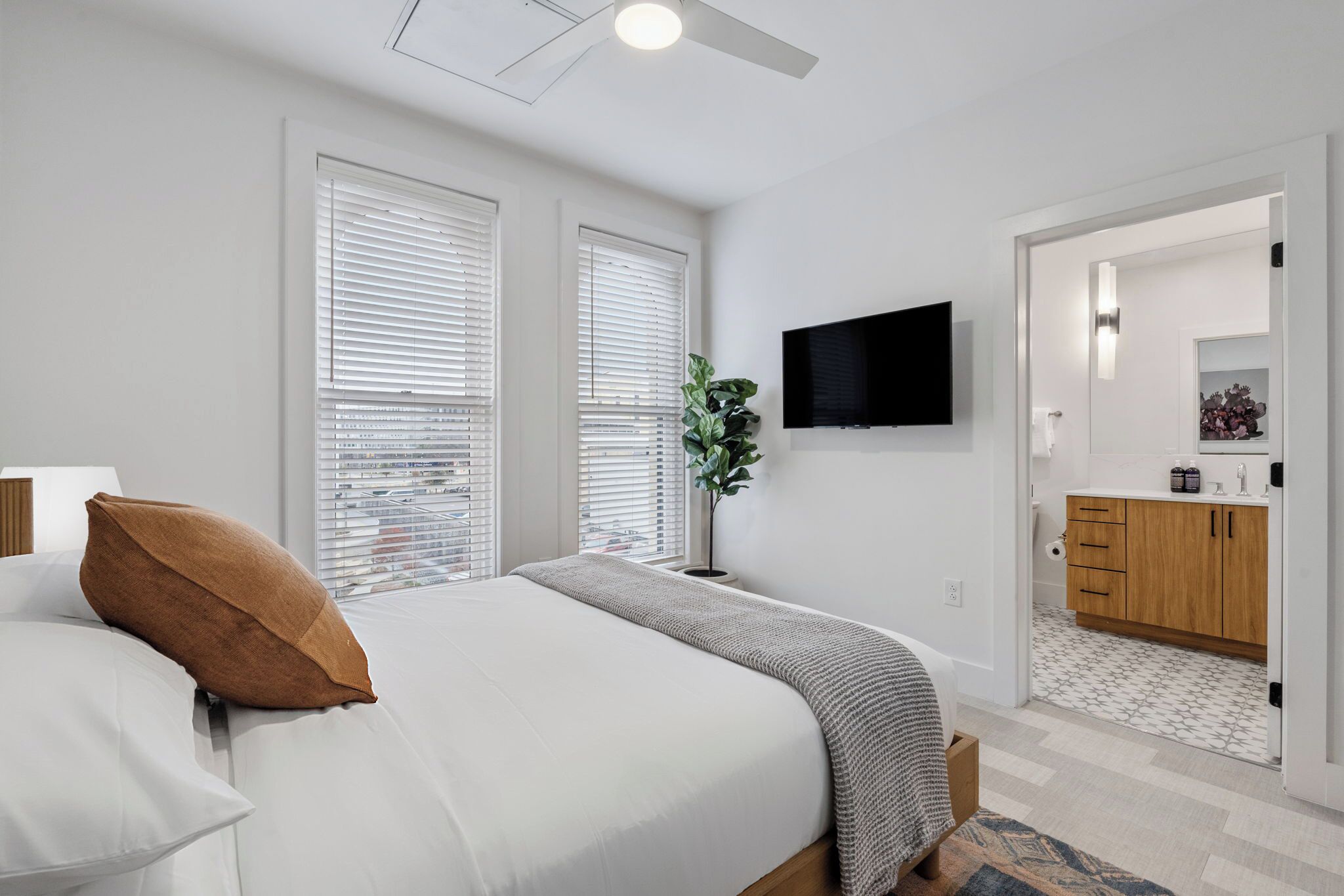 The Continental, powered by Placemakr - Downtown - Market Square