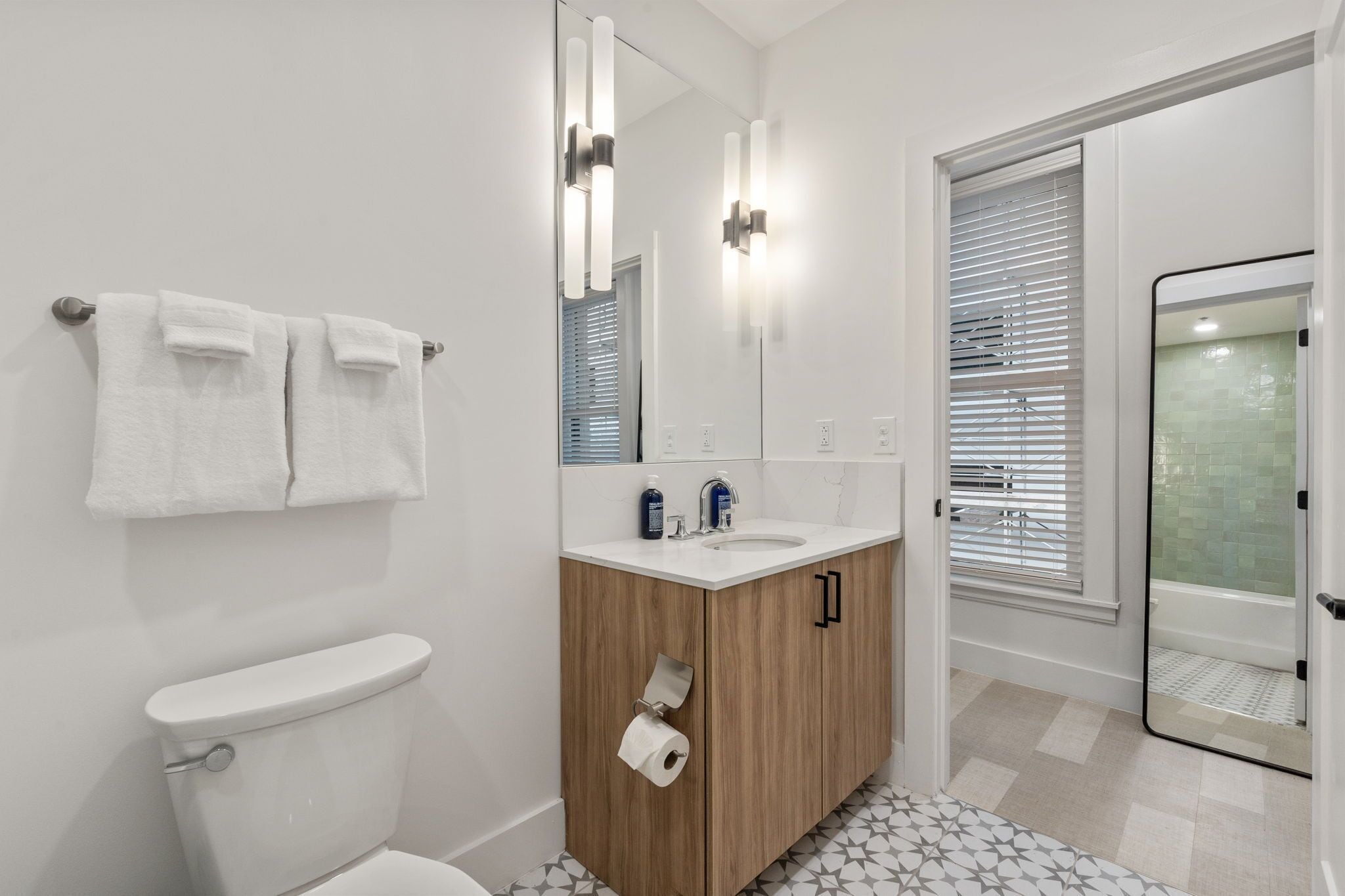 The Continental, powered by Placemakr - Downtown - Market Square