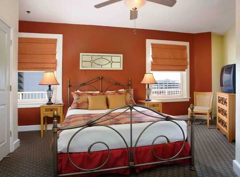 Club Wyndham Riverside Suites