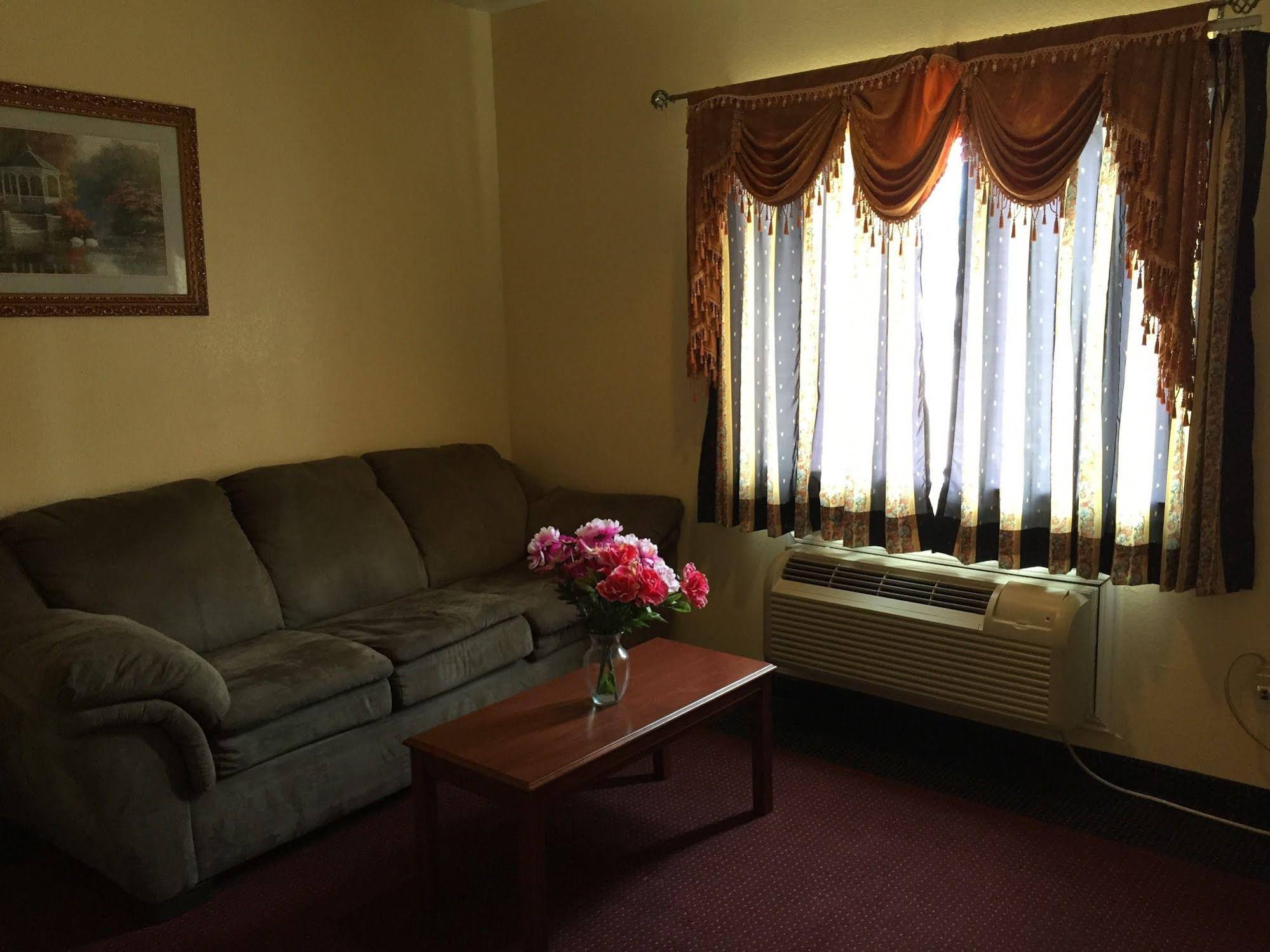 Executive Inn & Suites