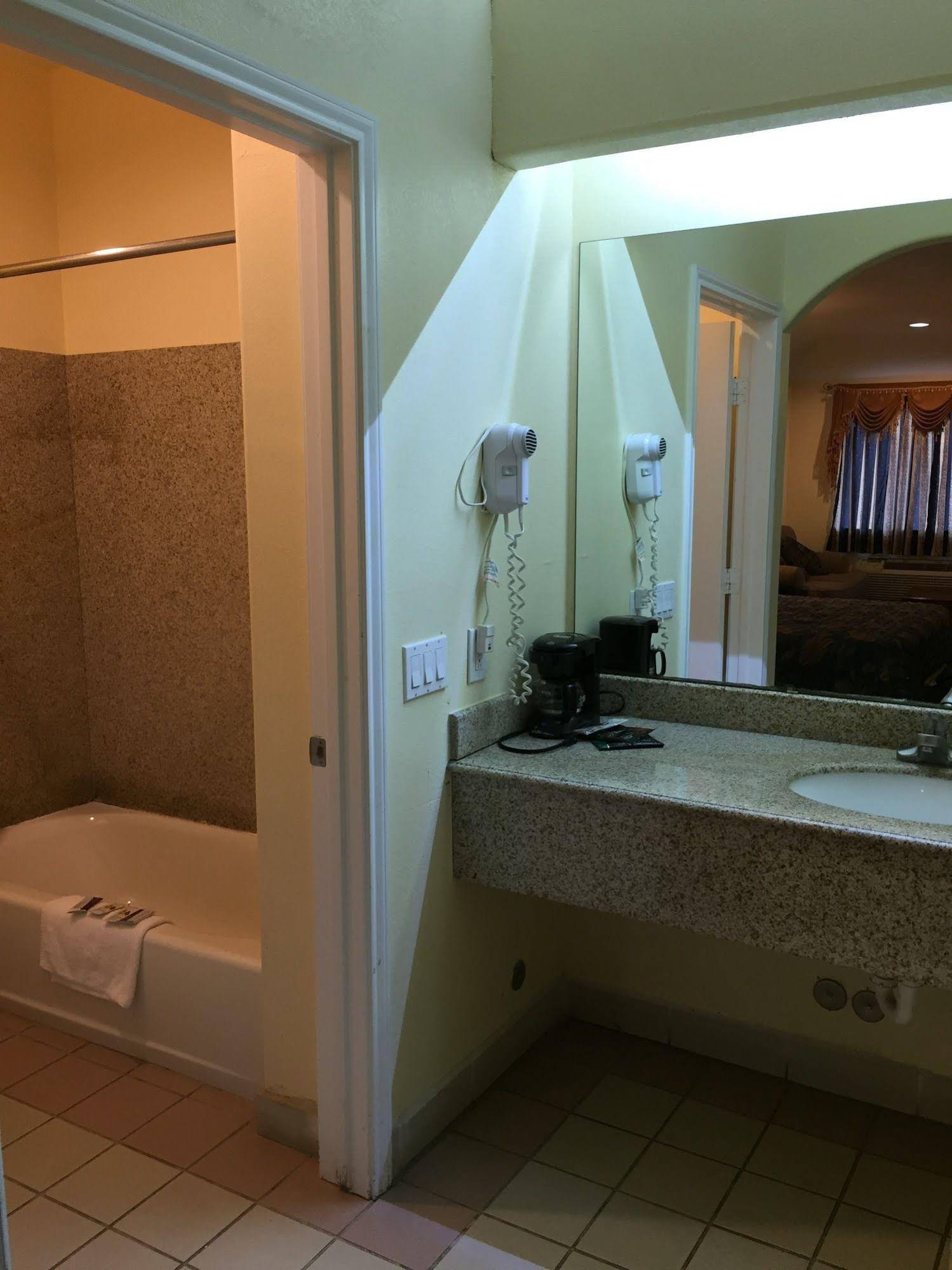 Executive Inn & Suites