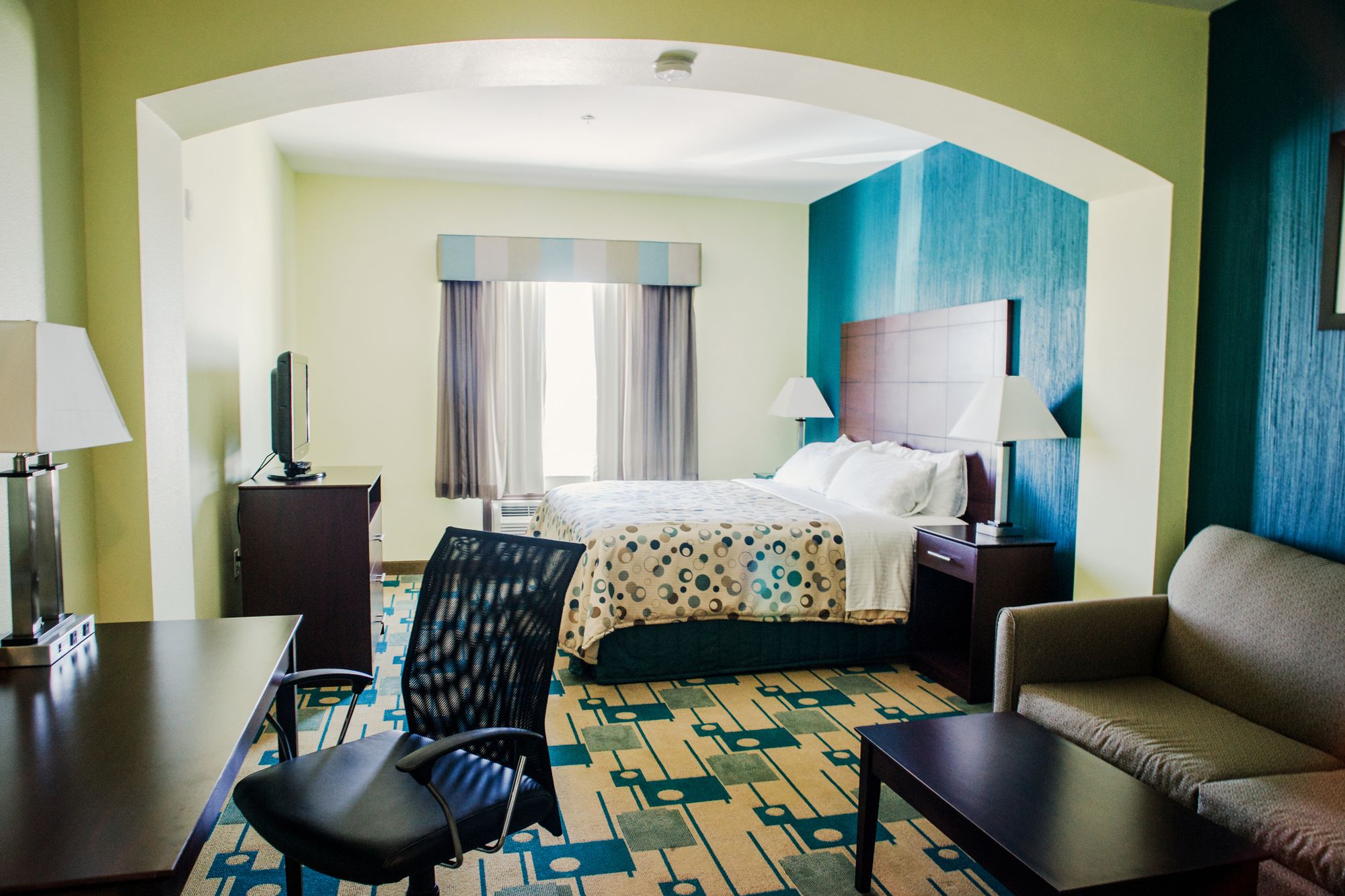 Three Rivers Inn & Suites