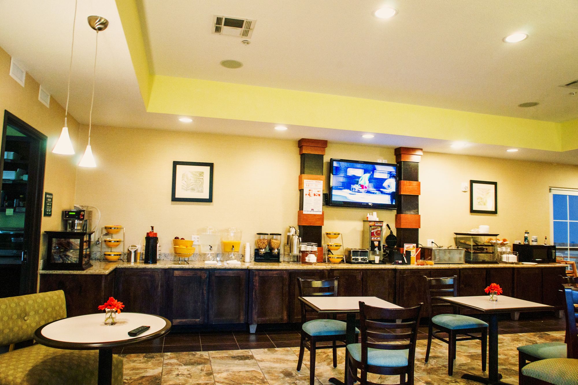 Three Rivers Inn & Suites