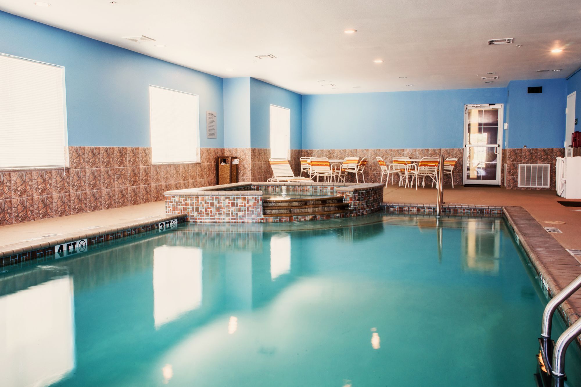 Three Rivers Inn & Suites