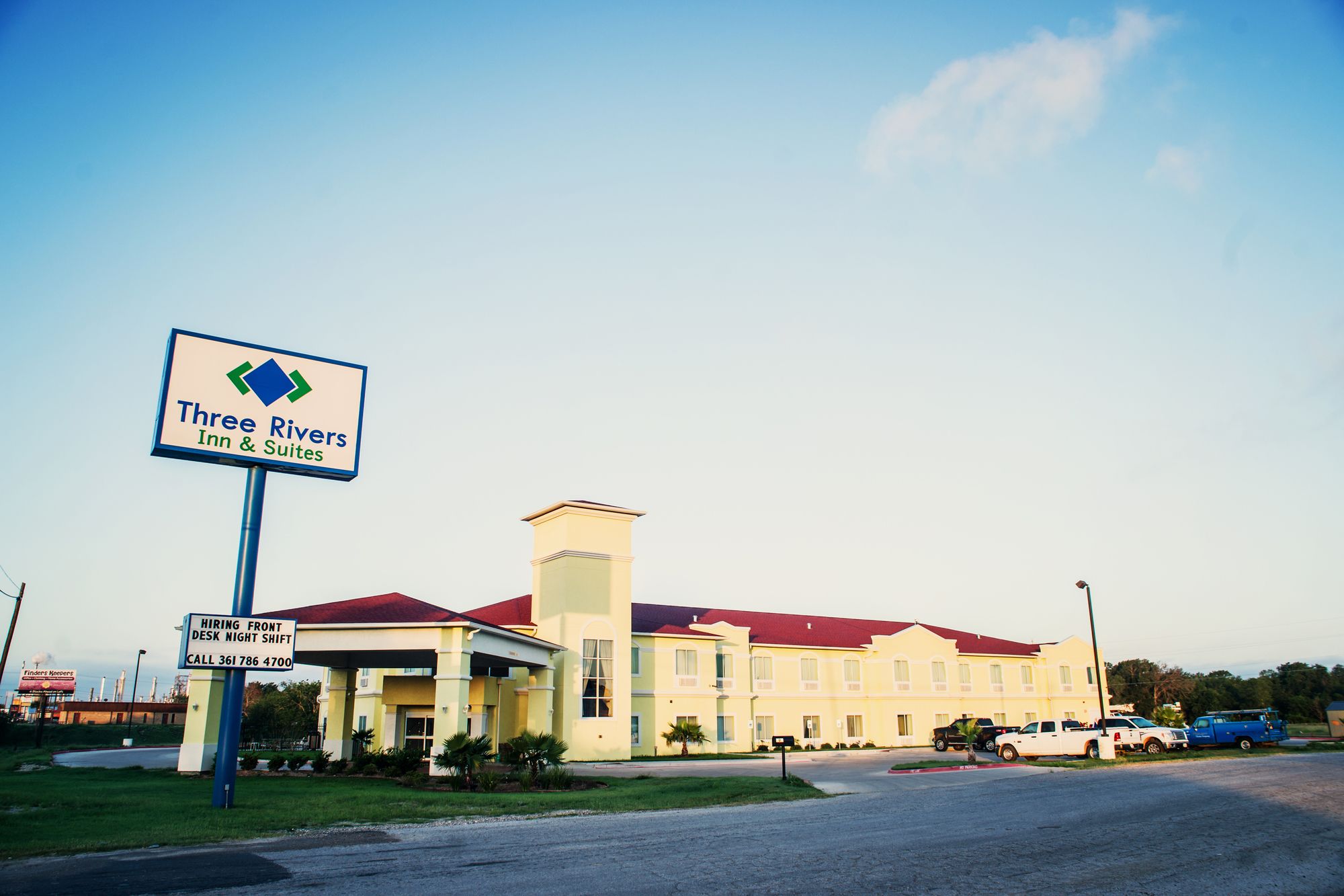 Three Rivers Inn & Suites