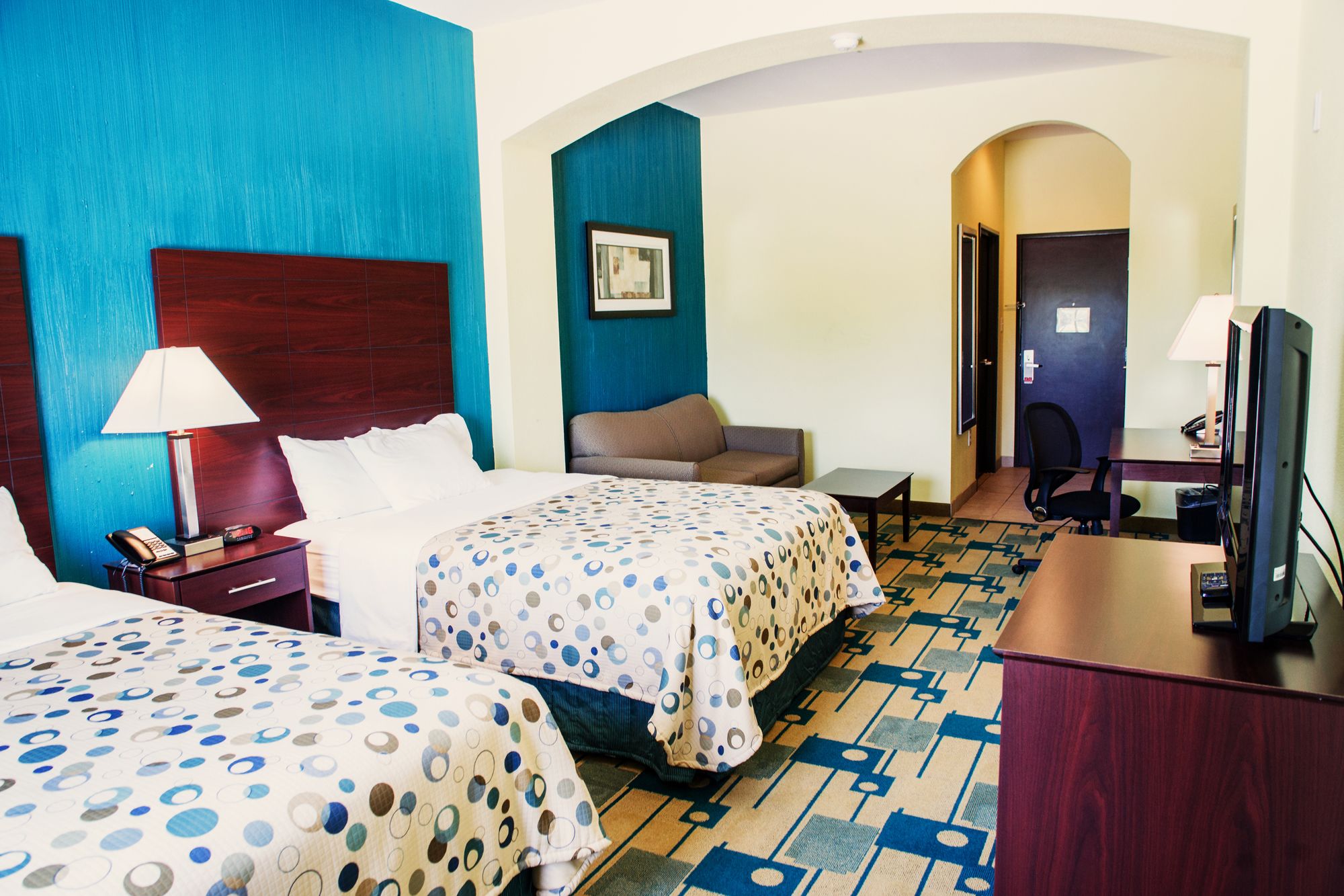 Three Rivers Inn & Suites