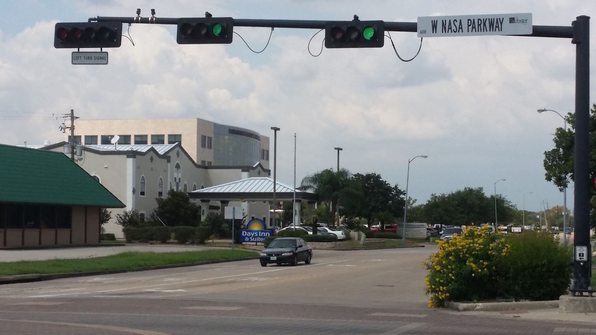 Days Inn & Suites by Wyndham NASA Space Center Houston