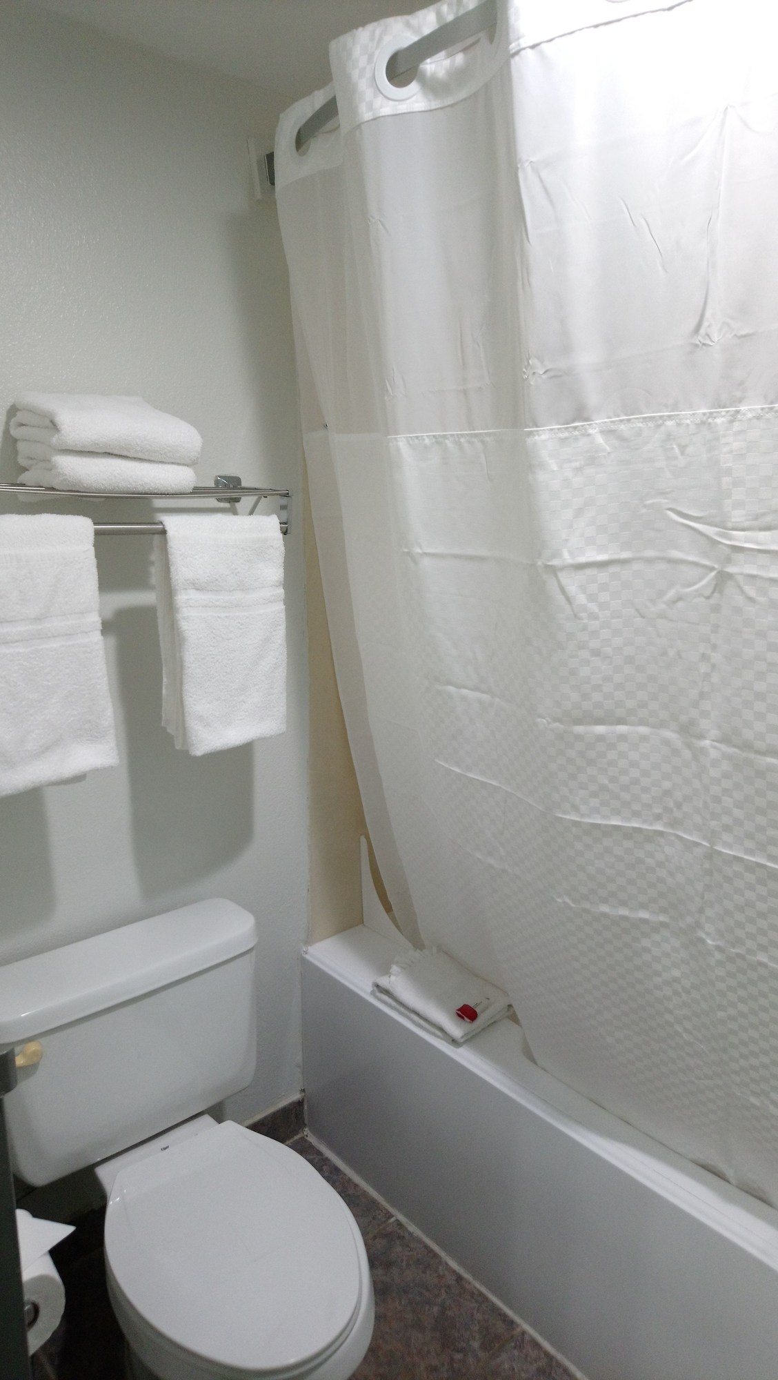Days Inn & Suites by Wyndham NASA Space Center Houston