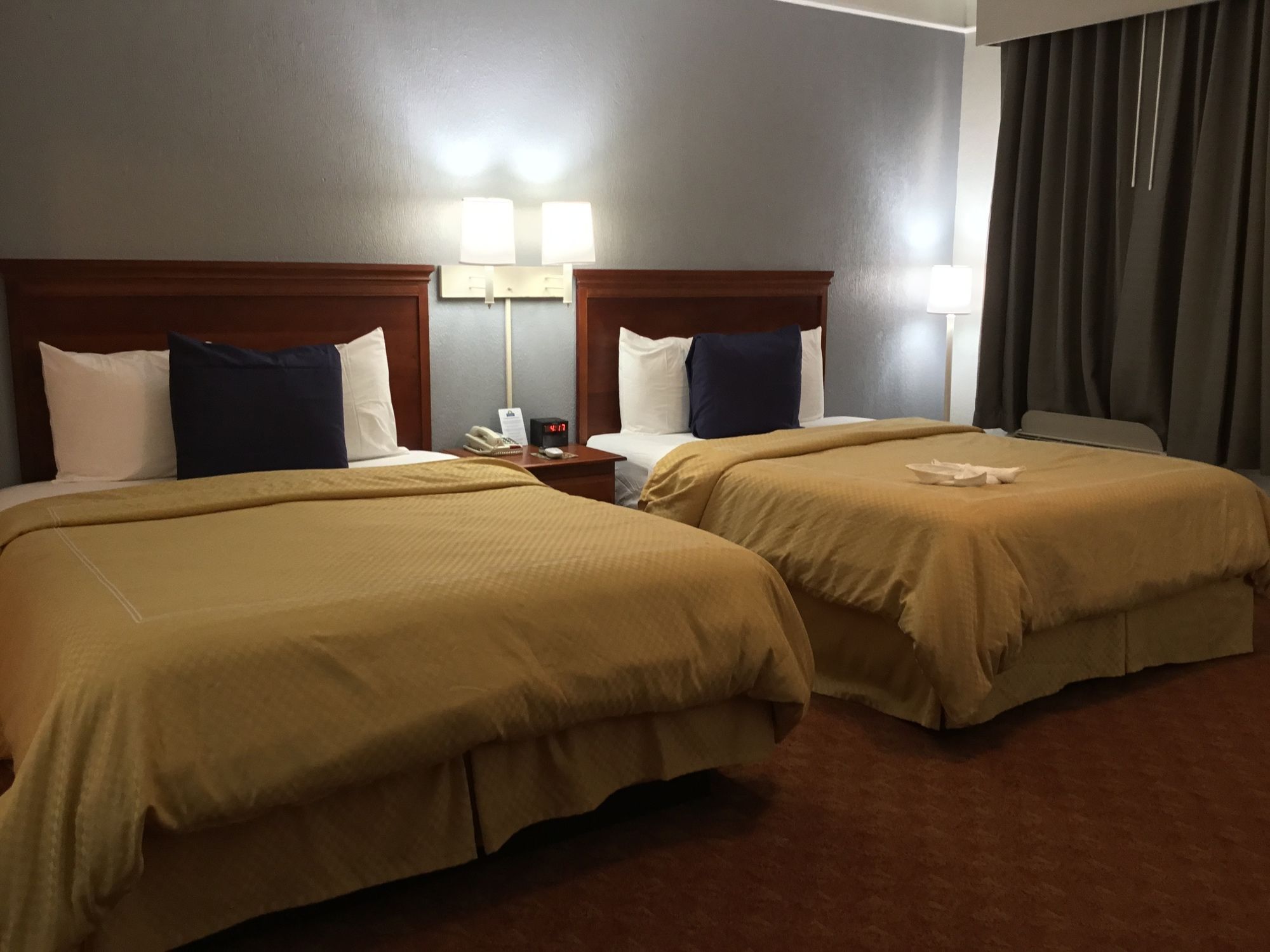 Days Inn & Suites by Wyndham NASA Space Center Houston