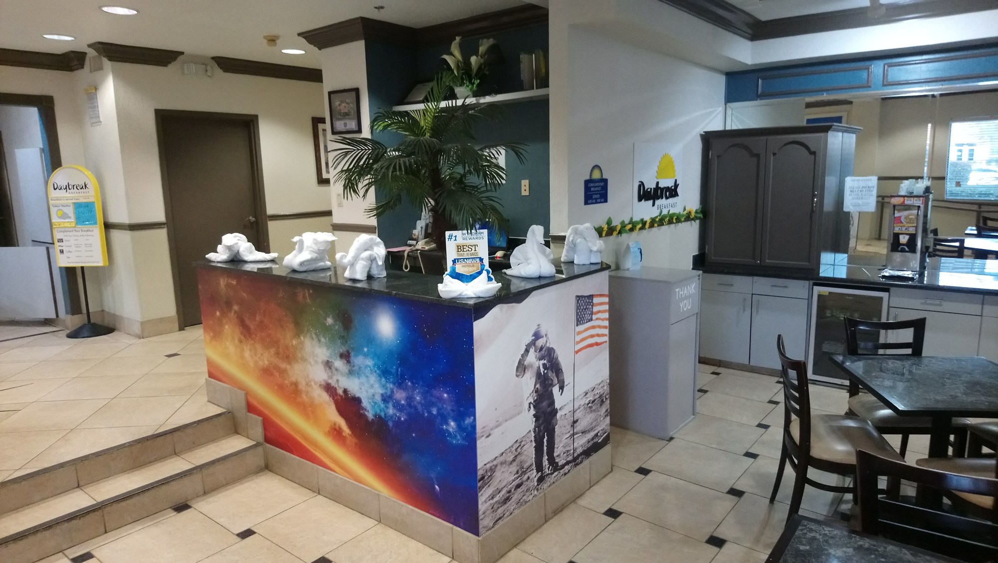 Days Inn & Suites by Wyndham NASA Space Center Houston