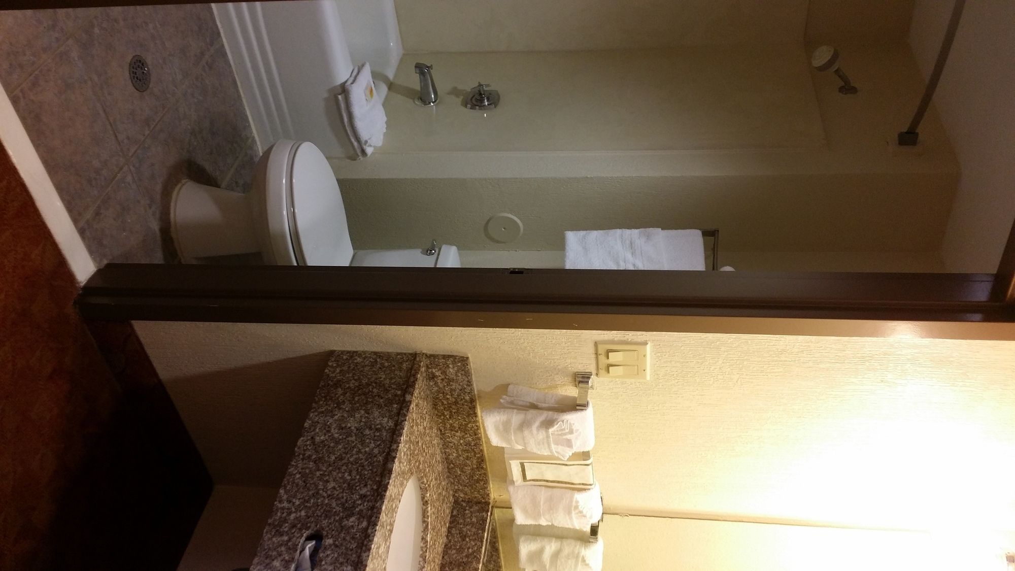 Days Inn & Suites by Wyndham NASA Space Center Houston
